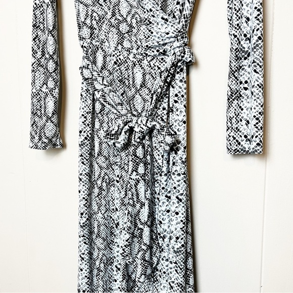 Good‎ American Runaround Wrap Dress 2 Medium midi reptile snake neutral stretch - Picture 5 of 11